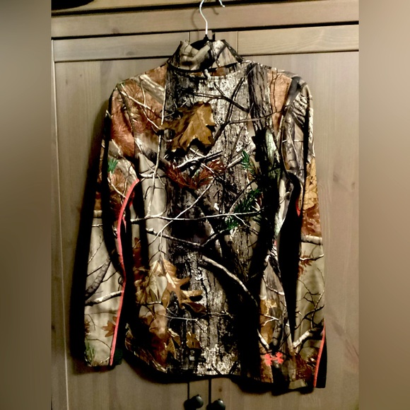 Under Armor ColdGear Realtree camouflage turtleneck women’s top. Size medium - Picture 6 of 7